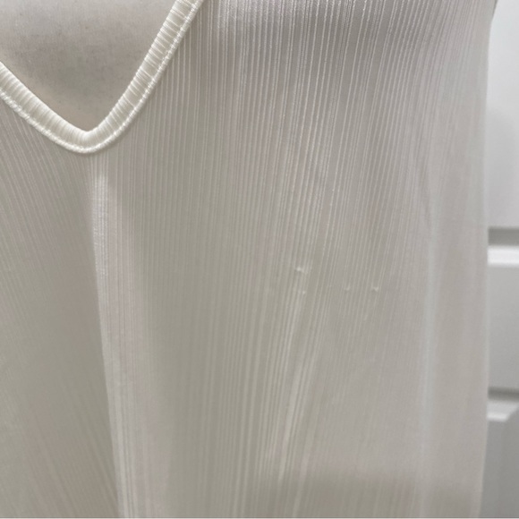 Bundle of two Free People Size Small Tank Tops Black and White - Picture 9 of 14